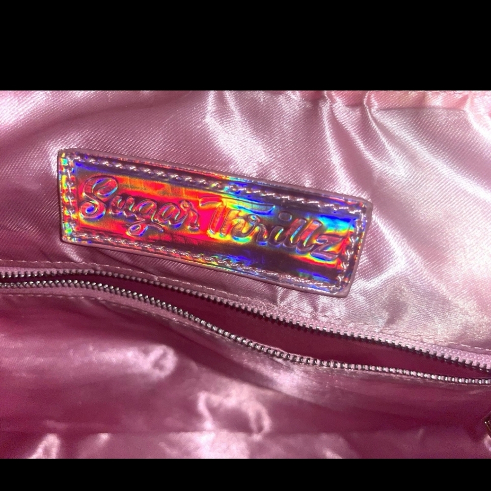 Dollskill Sugar Thrillz Pink Weekender Bag - Picture 4 of 6